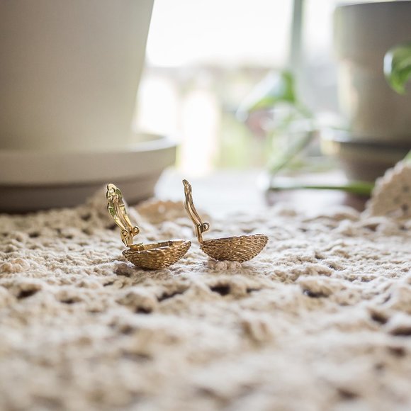 Vintage Designer Gold Tone Earrings - Picture 5 of 9